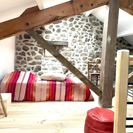 Holiday home Spacieuse Ferme Renovee A L'oree Des Bois